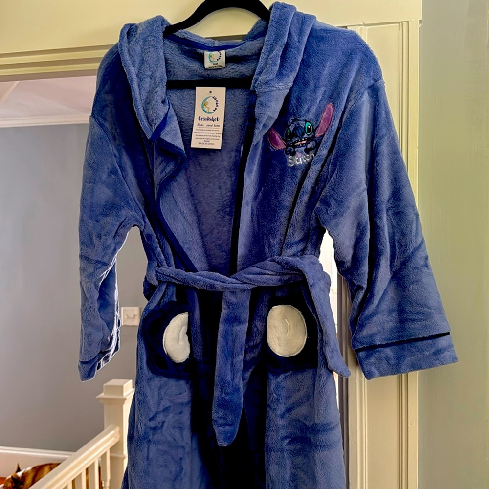 Lilo and stitch, purple robe, NWT size small so cute